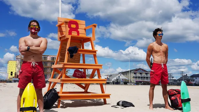 How to Find the Right Training and Start Your Lifeguarding Journey