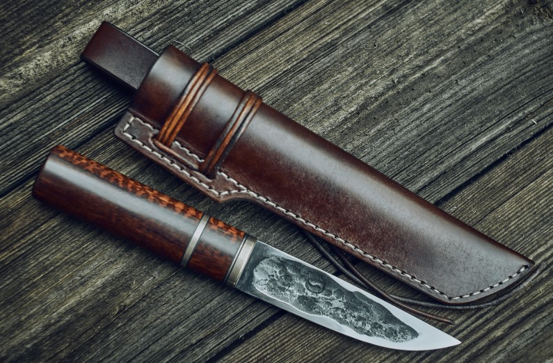 How Yakut Knives Are Made: Materials and Crafting Techniques