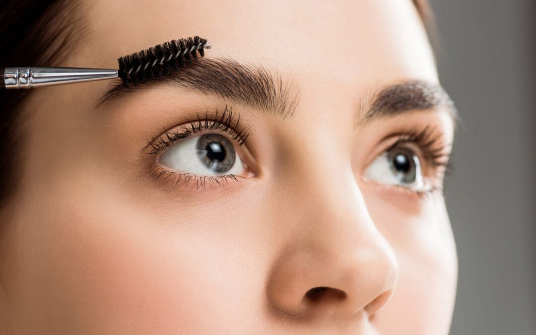 كيف تُحسّن زراعة شعر الحواجب مظهرك؟