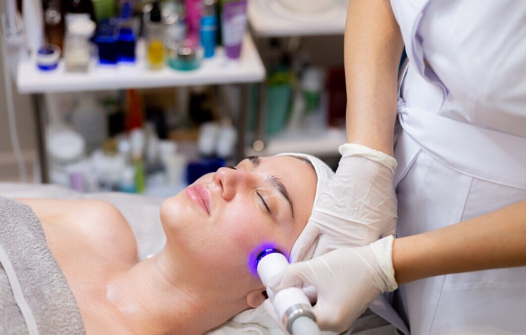 كيف يُحفز العلاج بالضوء LED إنتاج الكولاجين؟