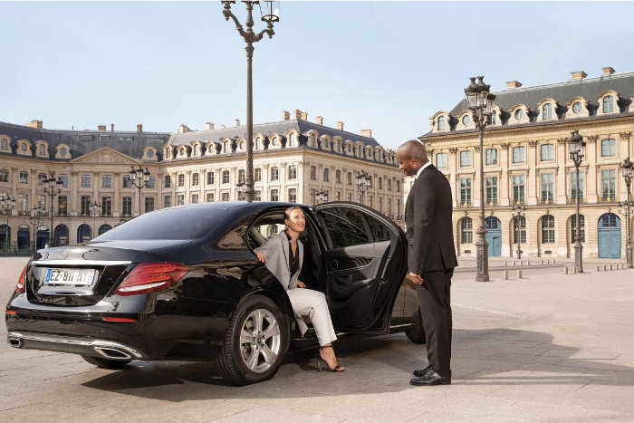 How to Book a Reliable Chauffeur Service Paris Today?
