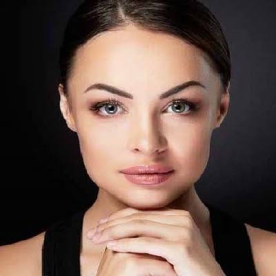 ما الذي يميز الطبيب الخبير داخل عيادة تجميل موثوقة؟