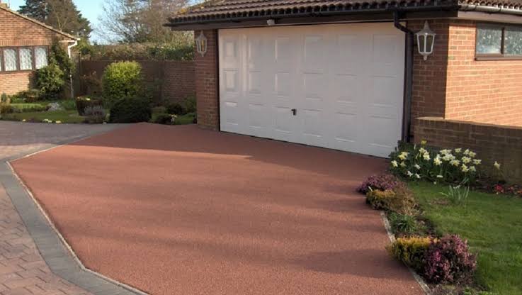 How to Combine Resin Driveways Bridgend With Landscaping?