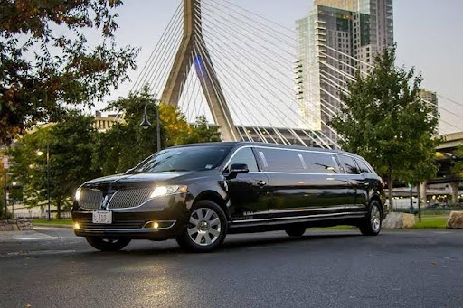 Limo Service: Top Airport Transfer Benefits You Need